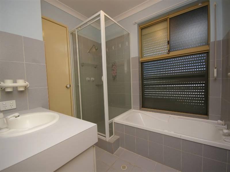 11 Farnell Place, Alexander Heights WA 6064