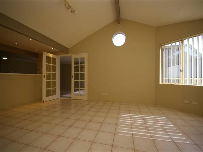 11 Farnell Place, Alexander Heights WA 6064