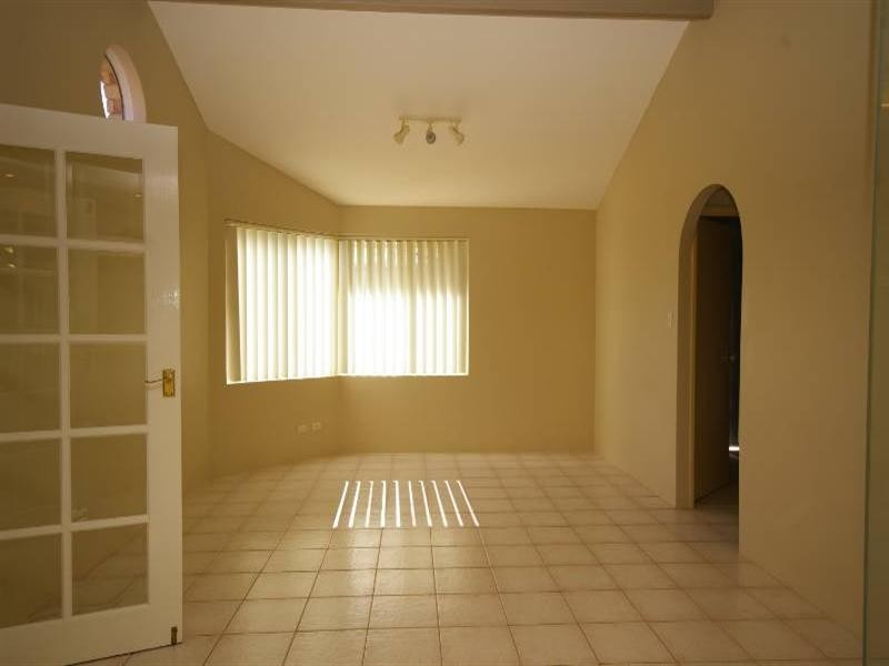 11 Farnell Place, Alexander Heights WA 6064