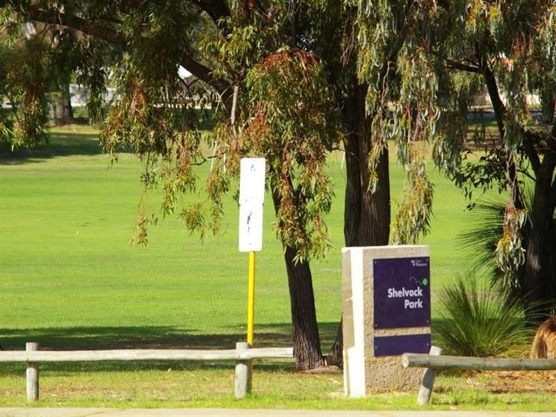 11 Farnell Place, Alexander Heights WA 6064