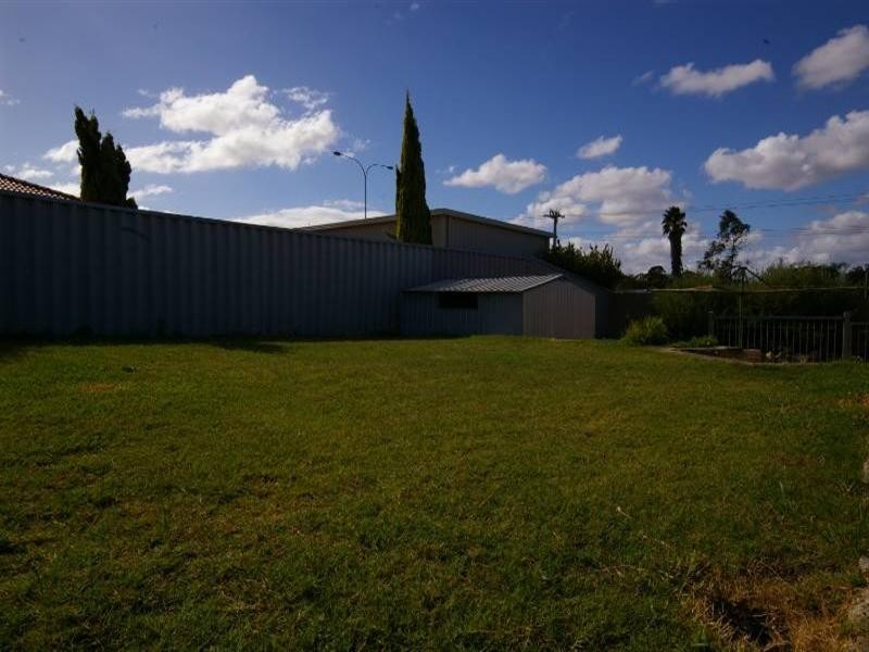 11 Farnell Place, Alexander Heights WA 6064