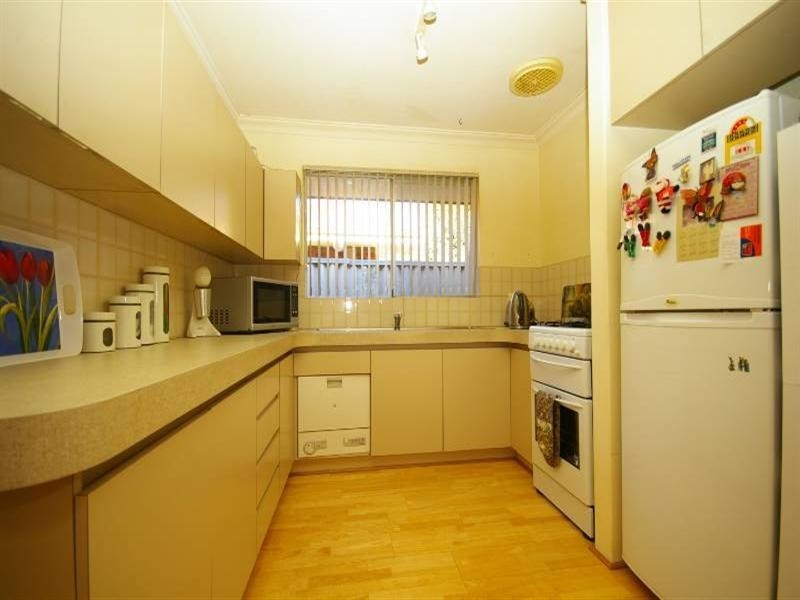 6b Caroline Green, Marangaroo WA 6064
