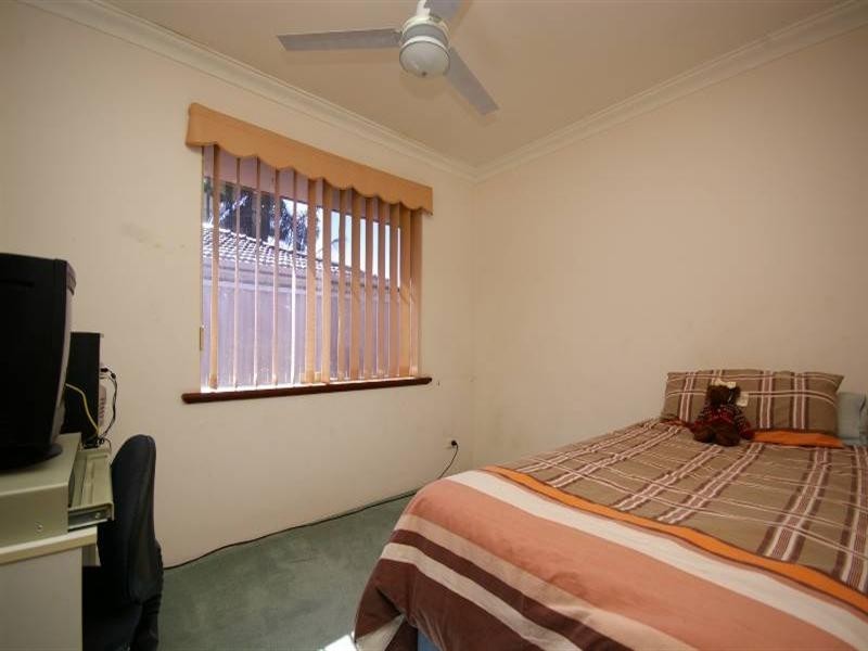 6b Caroline Green, Marangaroo WA 6064