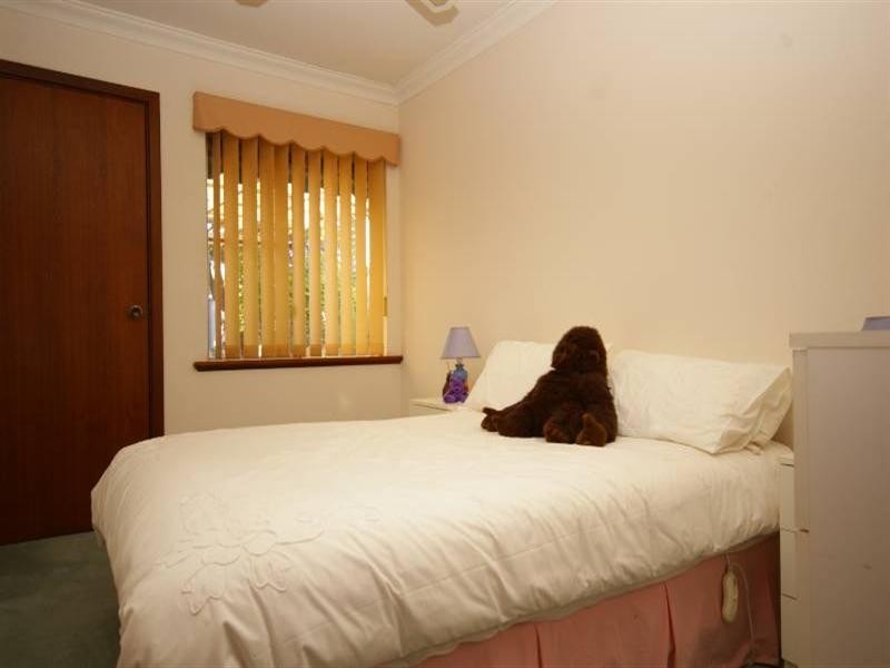 6b Caroline Green, Marangaroo WA 6064