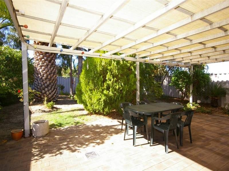 6b Caroline Green, Marangaroo WA 6064