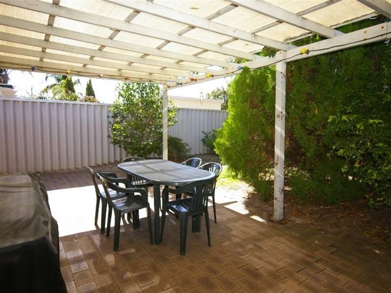 6b Caroline Green, Marangaroo WA 6064