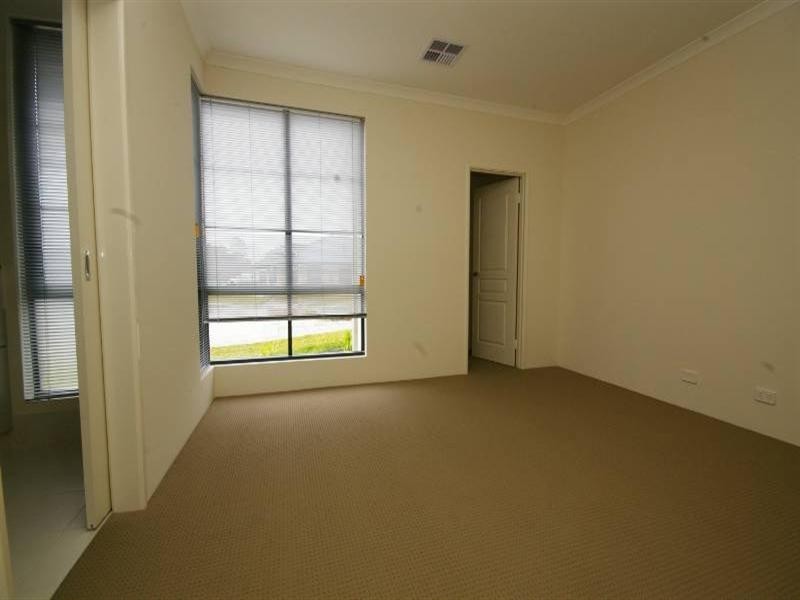 6 Turkich Place, Aveley WA 6069