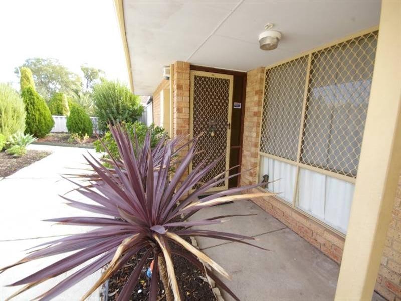 15 Lambourne Retreat, Mirrabooka WA 6061