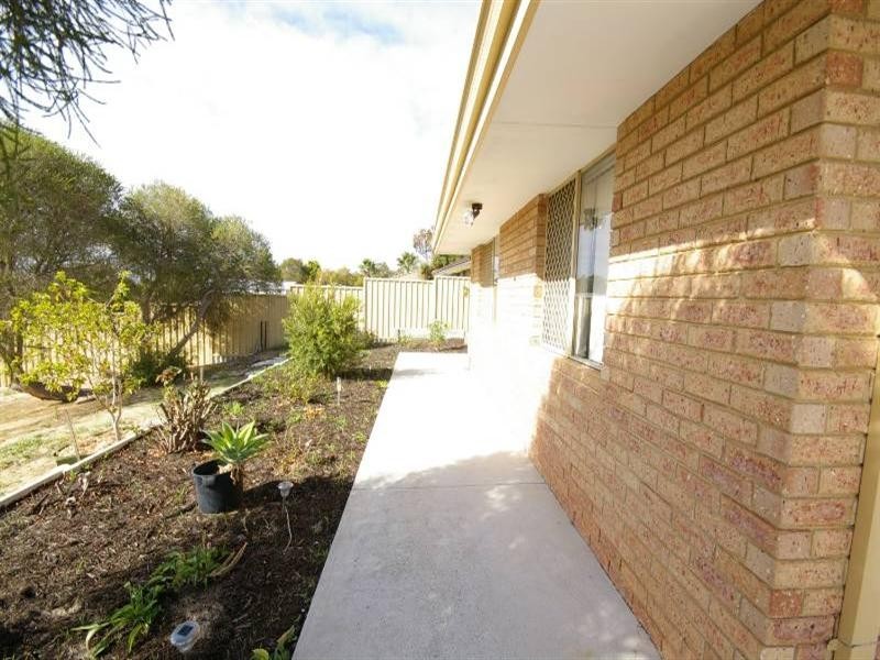 15 Lambourne Retreat, Mirrabooka WA 6061