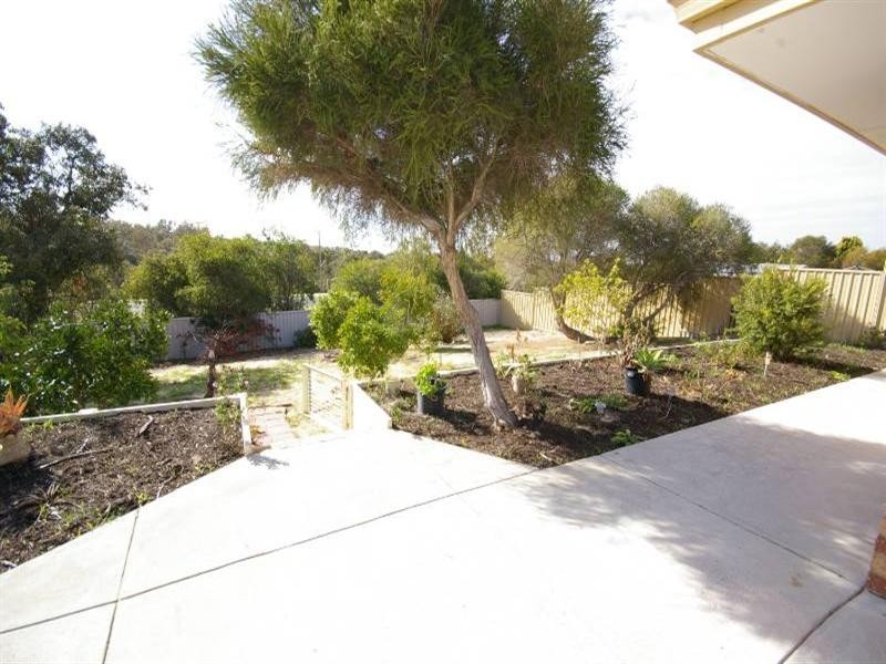 15 Lambourne Retreat, Mirrabooka WA 6061