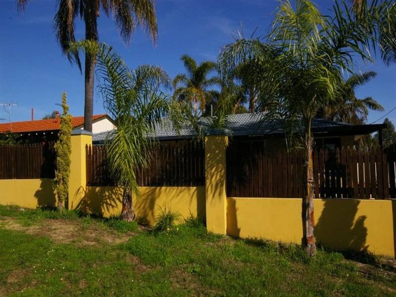 7 Calvert Way, Girrawheen WA 6064