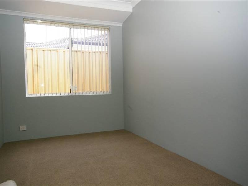 10 Paris Gardens, Hocking WA 6065