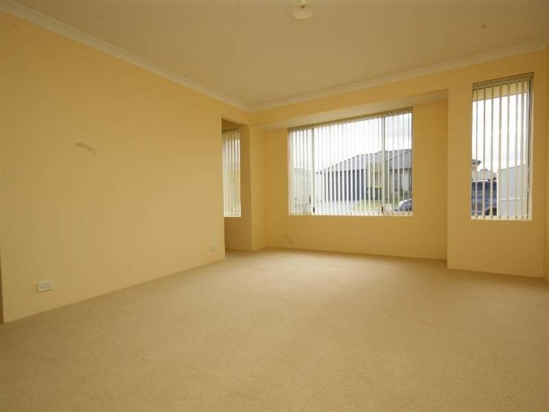 10 Paris Gardens, Hocking WA 6065