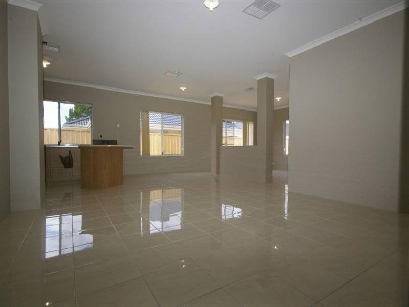 10 Paris Gardens, Hocking WA 6065