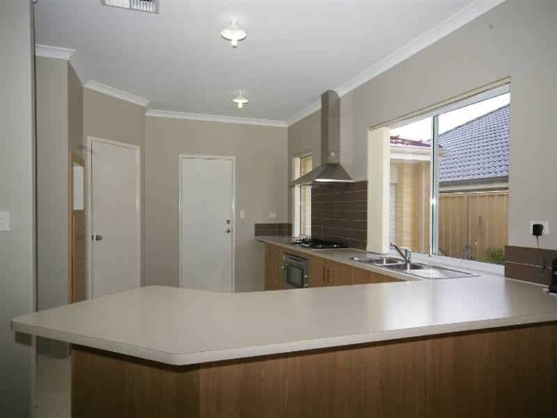 10 Paris Gardens, Hocking WA 6065