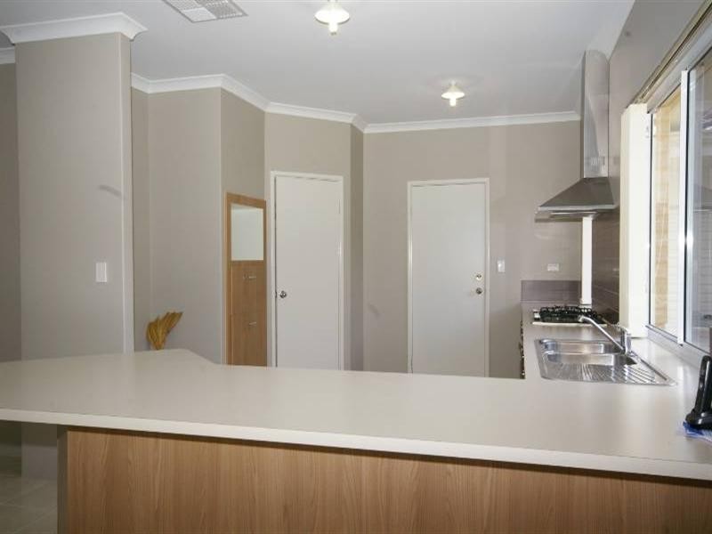 10 Paris Gardens, Hocking WA 6065