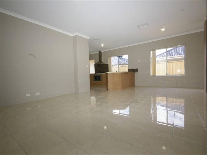 10 Paris Gardens, Hocking WA 6065