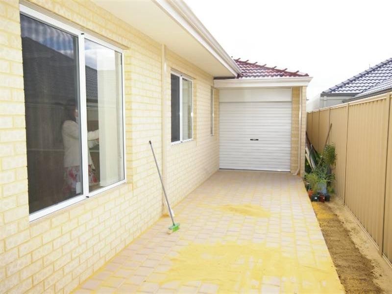 10 Paris Gardens, Hocking WA 6065