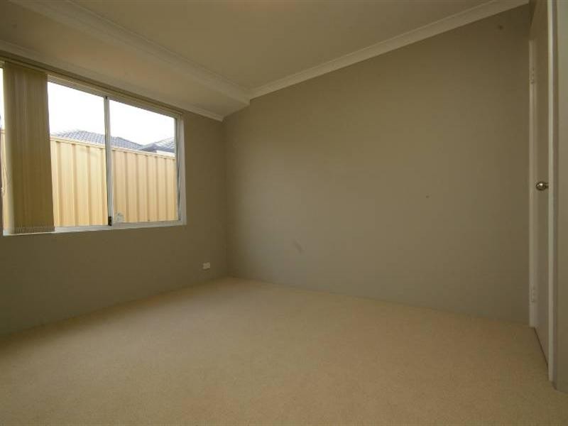 10 Paris Gardens, Hocking WA 6065