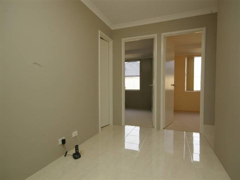 10 Paris Gardens, Hocking WA 6065