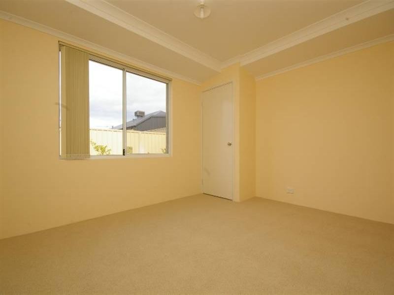 10 Paris Gardens, Hocking WA 6065