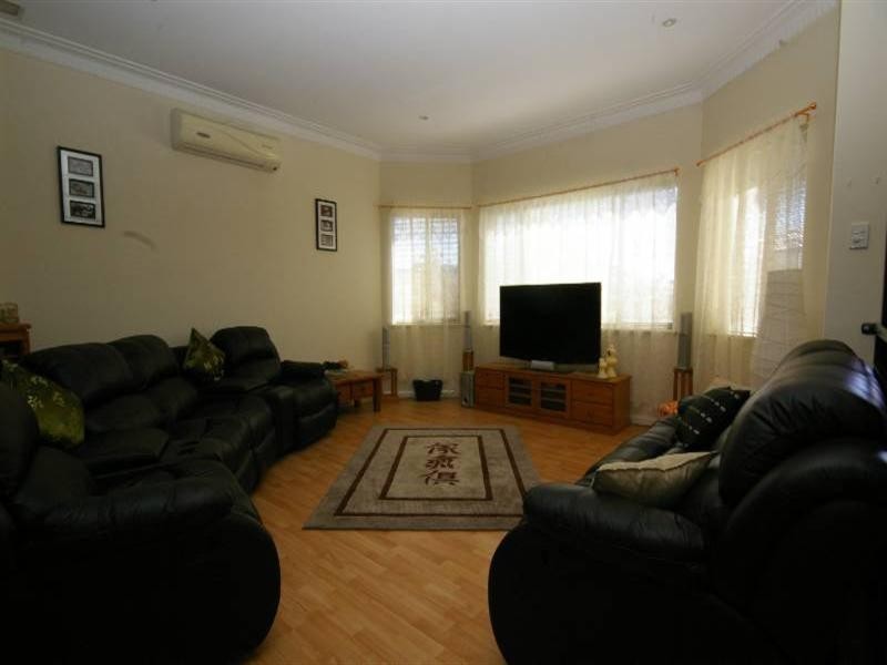 4 Zeus Avenue, Madeley WA 6065