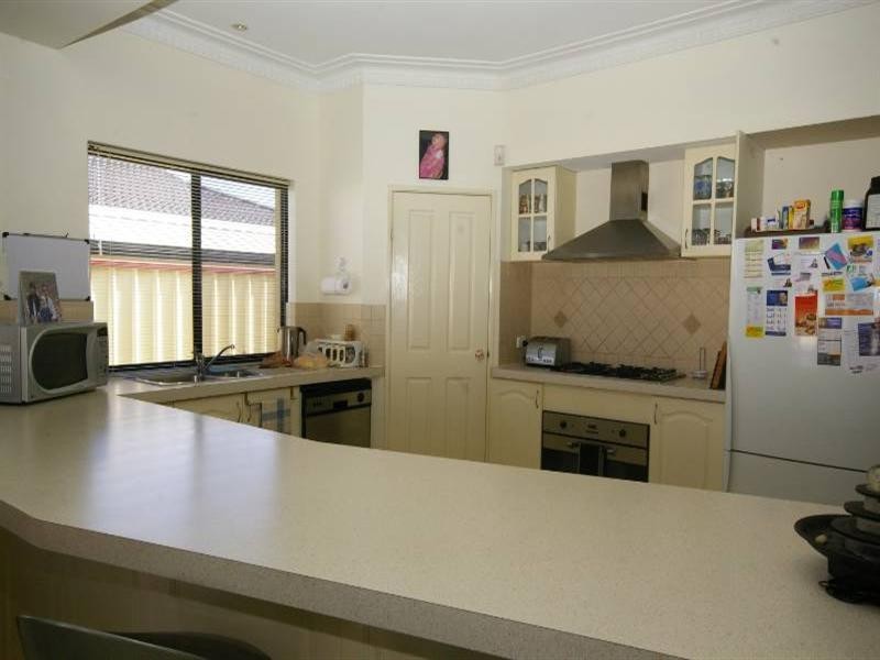 4 Zeus Avenue, Madeley WA 6065