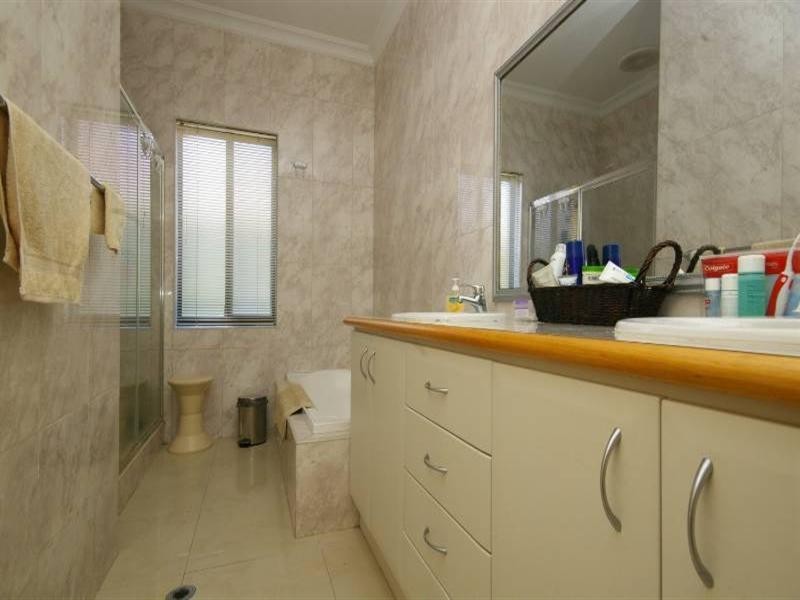 4 Zeus Avenue, Madeley WA 6065