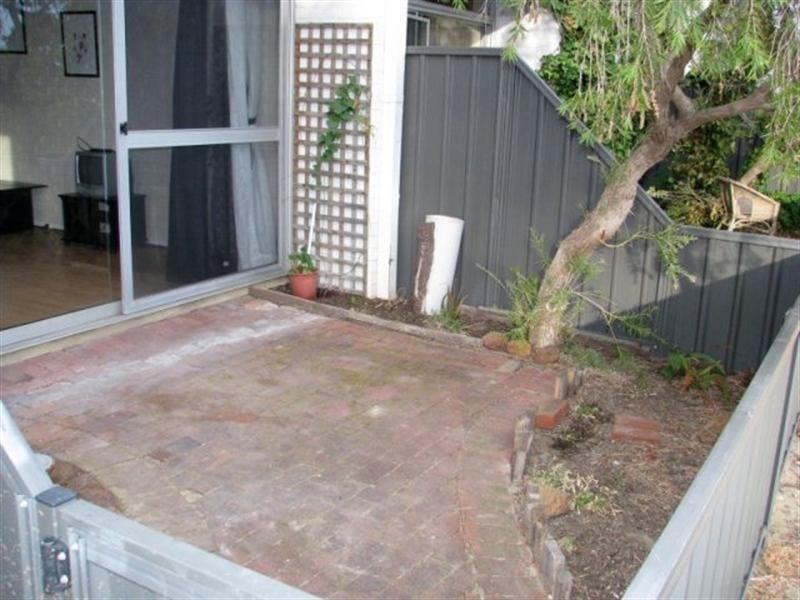 2/38 Waterloo Crescent, East Perth WA 6004