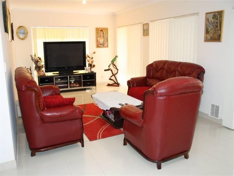 21 Russell Road, Madeley WA 6065