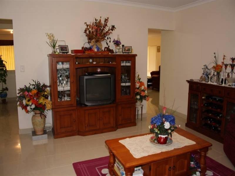 21 Russell Road, Madeley WA 6065