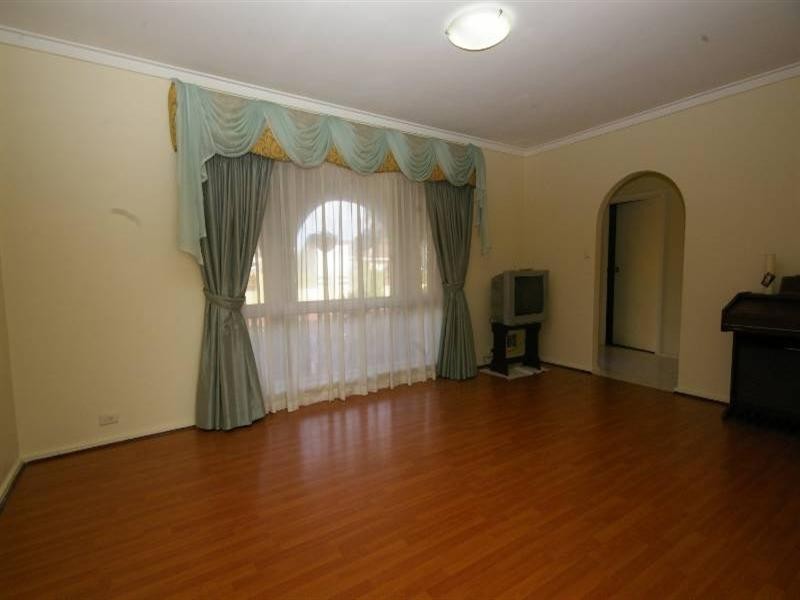 242 Grand Promenade, Dianella WA 6059