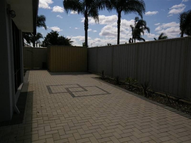 27 Firenze Loop, Landsdale WA 6065