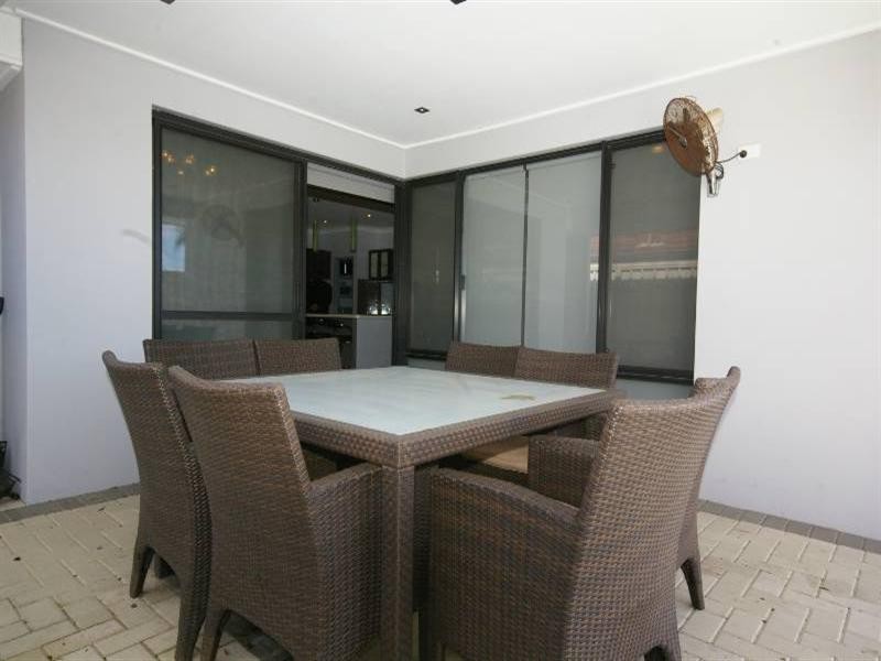 27 Firenze Loop, Landsdale WA 6065