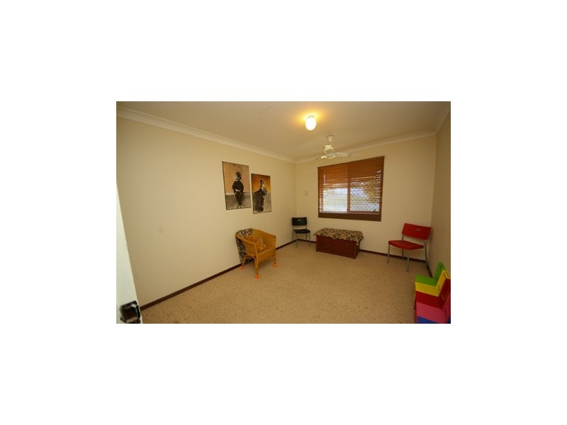 31 Calvert Way, Girrawheen WA 6064