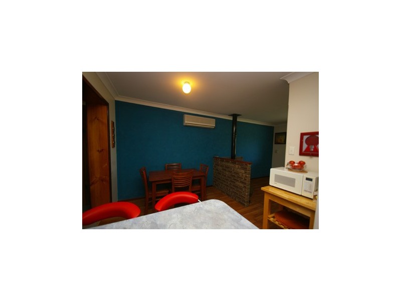 31 Calvert Way, Girrawheen WA 6064