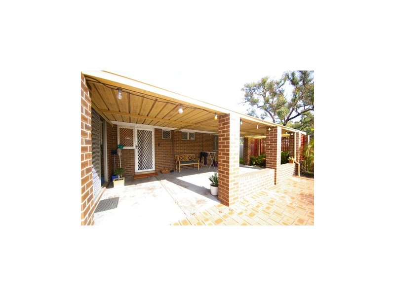 31 Calvert Way, Girrawheen WA 6064