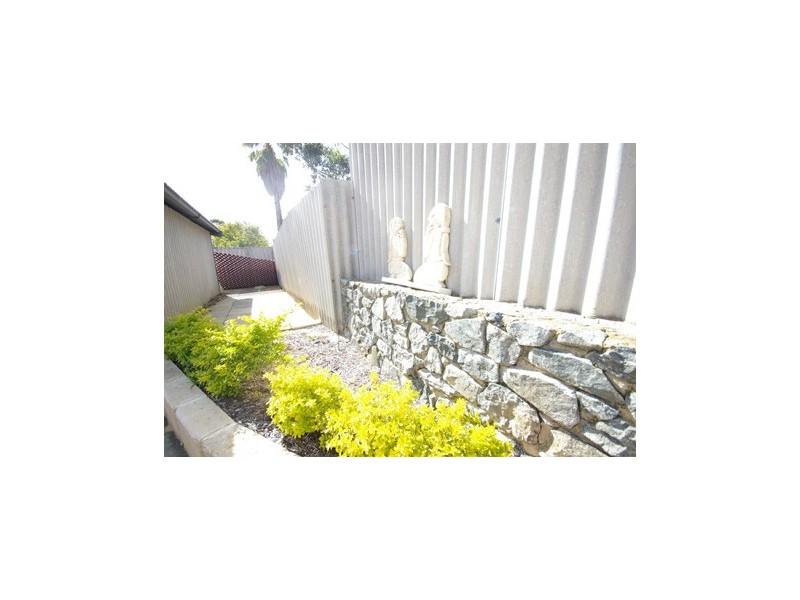 31 Calvert Way, Girrawheen WA 6064