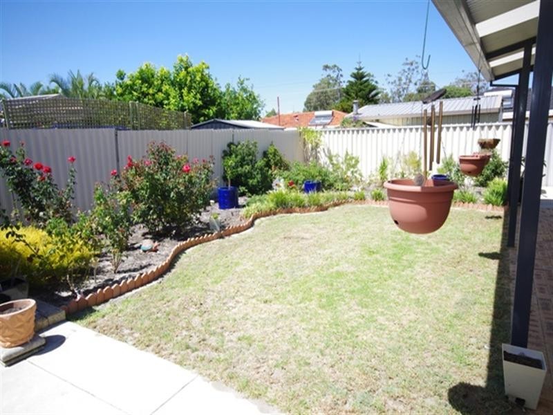 18d Buntine Way, Girrawheen WA 6064