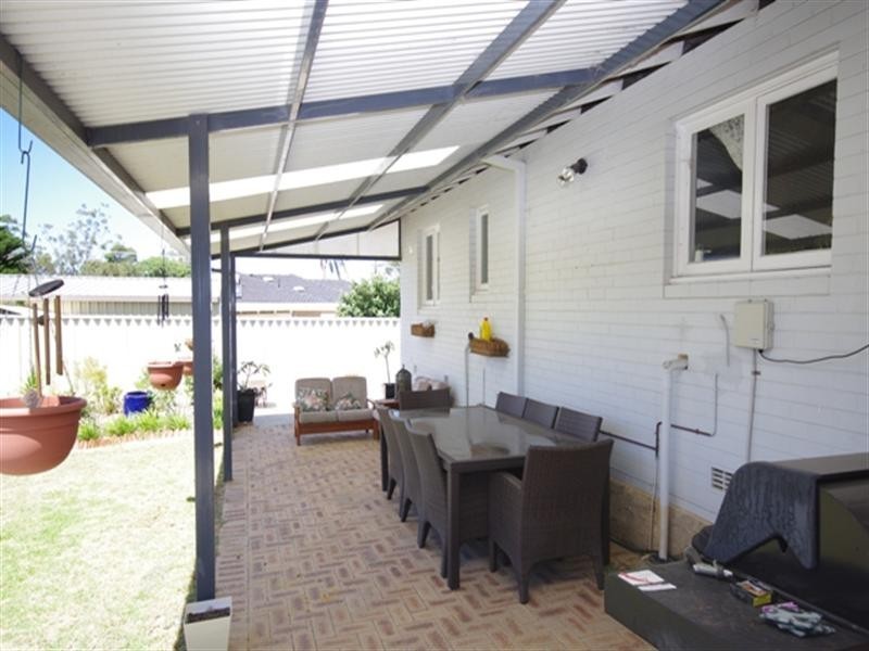 18d Buntine Way, Girrawheen WA 6064