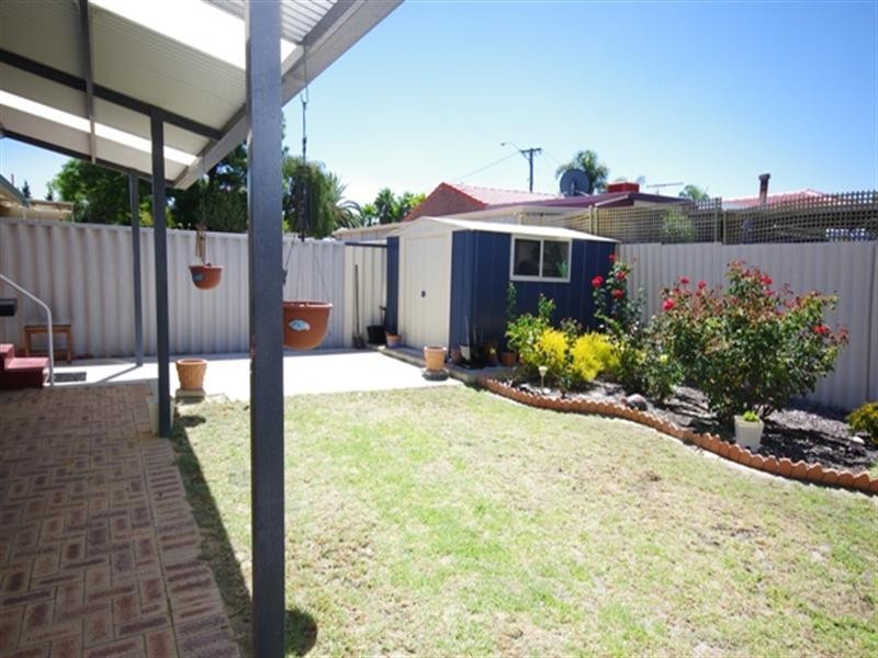 18d Buntine Way, Girrawheen WA 6064