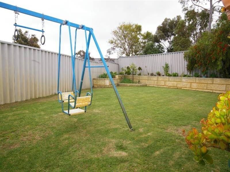 8 Amur Close, Beechboro WA 6063