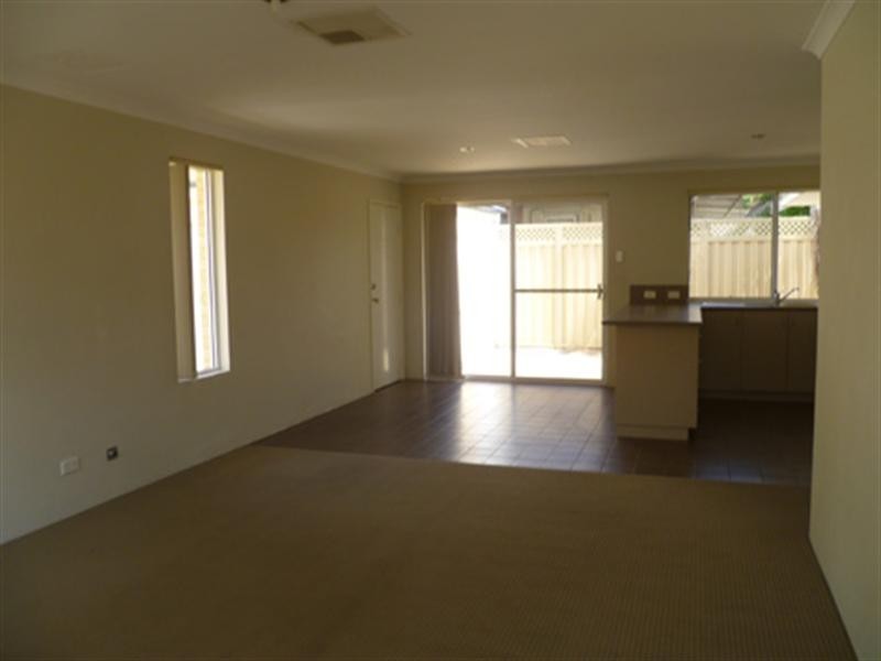 2/17 Robertsbridge Road, Nollamara WA 6061