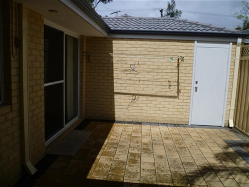 2/17 Robertsbridge Road, Nollamara WA 6061