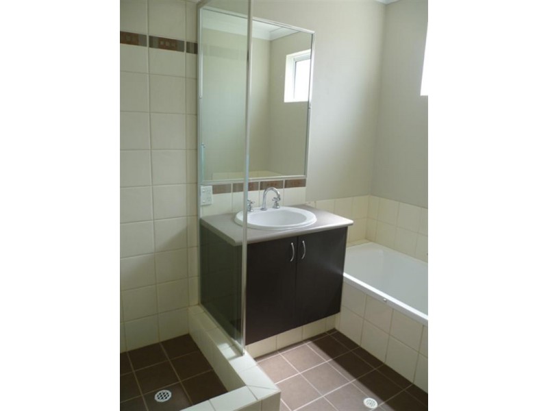 2/17 Robertsbridge Road, Nollamara WA 6061