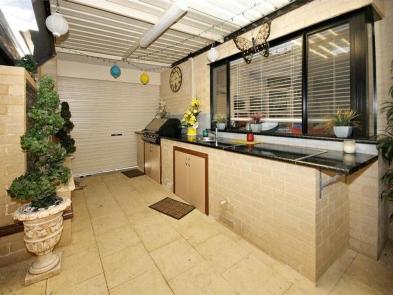 12 Hursthill Street, Madeley WA 6065