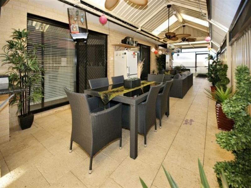 12 Hursthill Street, Madeley WA 6065