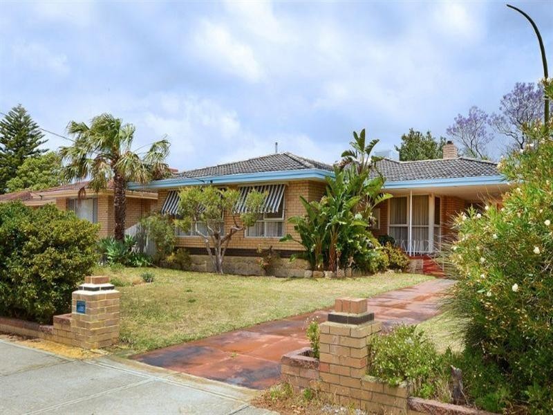 35 Tullamore Avenue, Thornlie WA 6108