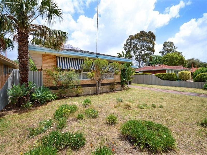 35 Tullamore Avenue, Thornlie WA 6108