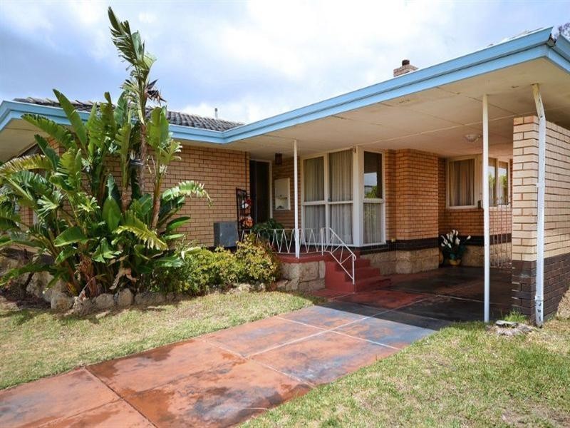 35 Tullamore Avenue, Thornlie WA 6108